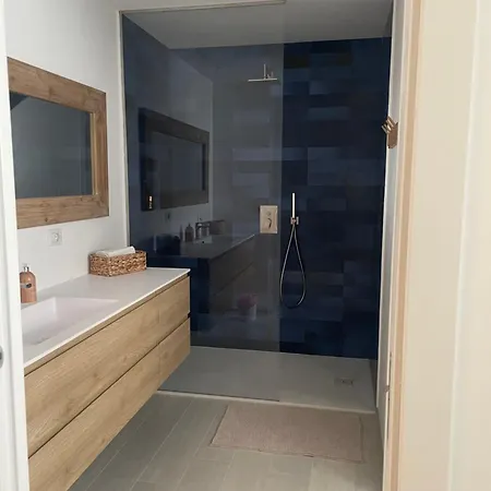 Вилла Luxurious Modern Pool *
