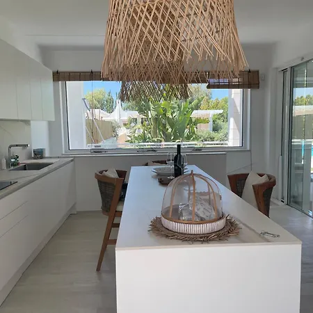 Luxurious Modern Pool Вилла